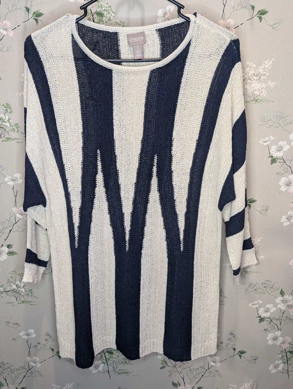 Chicos navy and cream lightweight sweater PTP: 19-22, L: 28